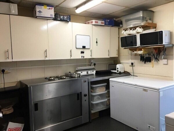 A Superb Cob Shop in New Ollerton, north Nottinghamshire 'For Sale'. Photo 4