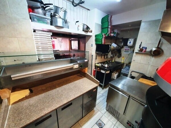 WOOD FIRE PIZZA TAKEAWAY & RESTAURANT WITH 30 COVERS Photo 3