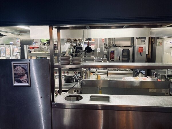Modern Restaurant for Sale in Fulham with Open Kitchen Photo 4