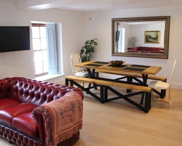CARMARTHENSHIRE - FORMER PUBLIC HOUSE WITH SUPERB 4 BEDROOM HOLIDAY LET Photo 4
