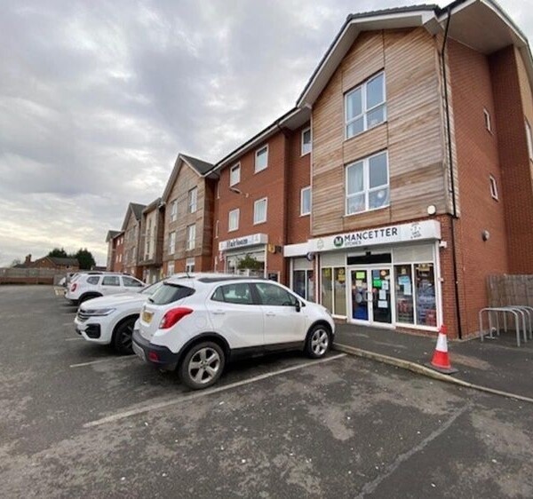 Leasehold Convenience Store & Off License Located In Atherstone Photo 4
