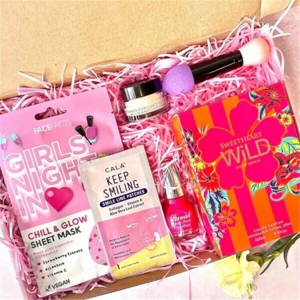 Profitable Online Beauty Shop and Subscription Box Service **SENSIBLE OFFERS INVITED** Photo 4