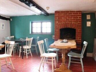 BEDFORDSHIRE - TWO BEDROOM CHARACTER PUB WITH LARGE TRADE GARDEN Photo 4