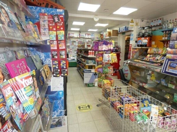 Convenience Store With Accommodation For Sale Hull Photo 4