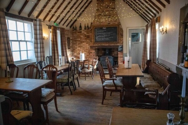 A charming and well presented village pub and restaurant that has bags of potential for a chef patro Photo 4