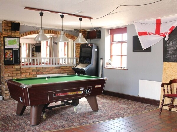 CAMBRIDGESHIRE - FREEHOUSE WITH CAR PARK Photo 4