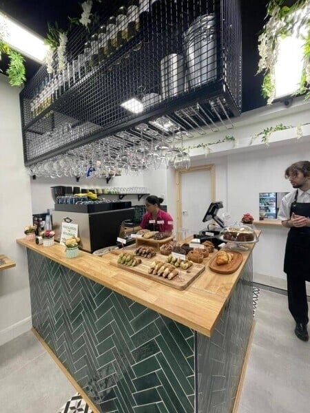 Cafe Bistro For Sale in Crouch End Photo 4