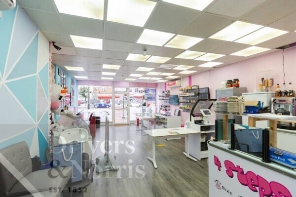 Leasehold Dessert and Vape Shop in North London Photo 4