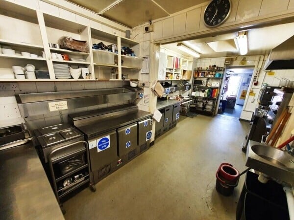 STUNNING TEA ROOMS/BISTRO/CAFÉ WITH FULL A3 & ALCOHOL LICENCE Photo 4