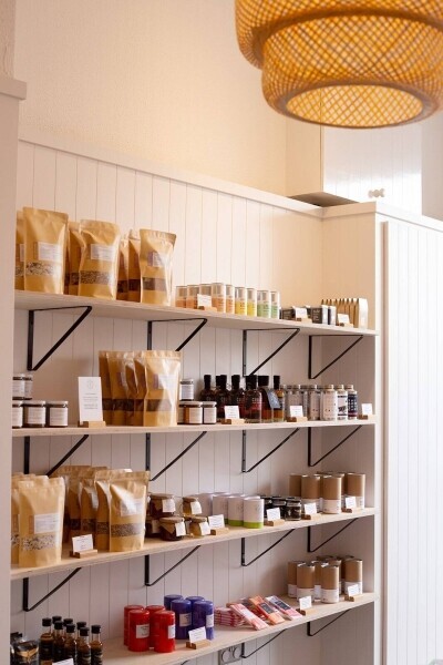 Independent retail and coffee shop in the heart of Bearsden Cross, Glasgow Photo 4