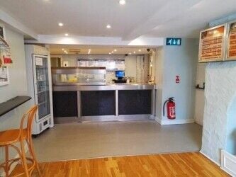CARMARTHENSHIRE - WELL ESTABLISHED AND PROFITABLE LICENSED FISH & CHIP TAKEAWAY & RESTAURANT Photo 4