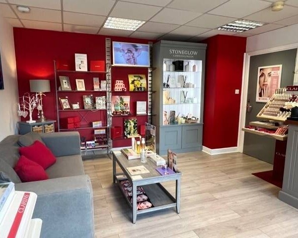 Superb, CLARINS GOLD Beauty Salon in Bingham, Nottinghamshire. Retirement Sale. Photo 3