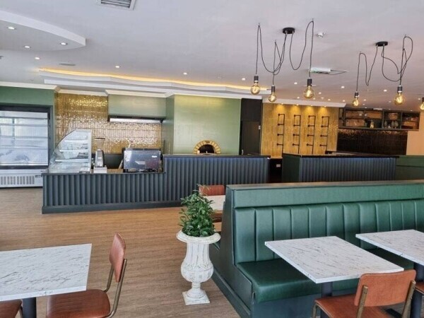 Fantastic Coffee Shop/ Restaurant opportunity within busy shopping centre Photo 4