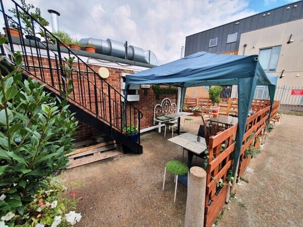 DAY TIME CAFÉ WITH A3 & ALCOHOL LICENCE & REAR GARDEN Photo 4
