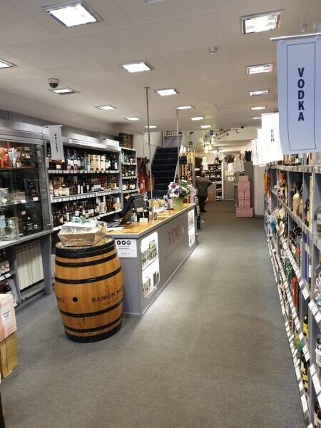AN AWARD-WINNING WINE MERCHANT Photo 3
