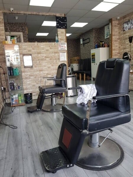 Busy Barber shop for sale Photo 4