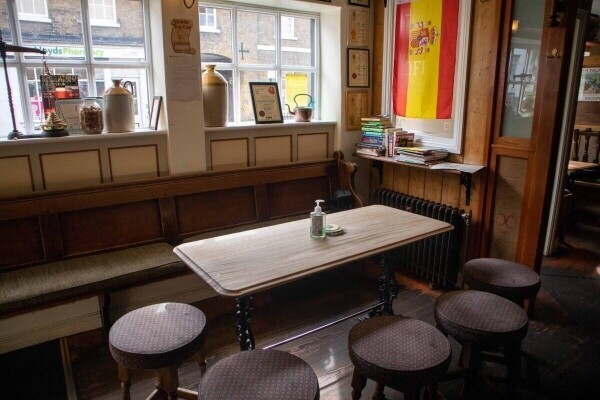 HERTFORDSHIRE - TOWN CENTRE FREE HOUSE & BREWERY Photo 4