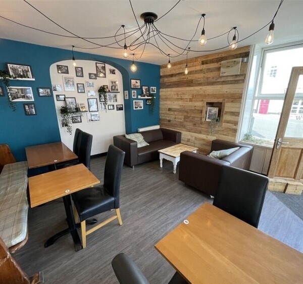 Beautiful Turnkey Cafe in Popular South Devon Seaside Town For Sale in Dawlish Photo 4