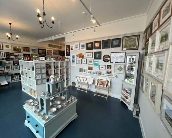 Popular and Very Well Presented Art Gallery and Gift Shop in Melrose, Scottish borders. (ref 1515) Photo 4