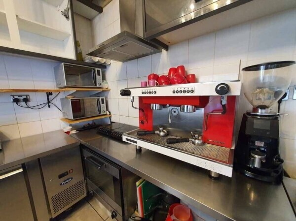A café/take-away for sale in a great location Photo 4