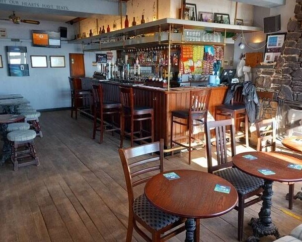 PEMBROKESHIRE (SAUNDERSFOOT) - RENOWNED BAR & RESTAURANT LEADING ON TO BEACH Photo 4