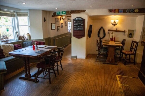 WEST SUSSEX - CHARMING PUB WITH LETTING ROOMS Photo 4