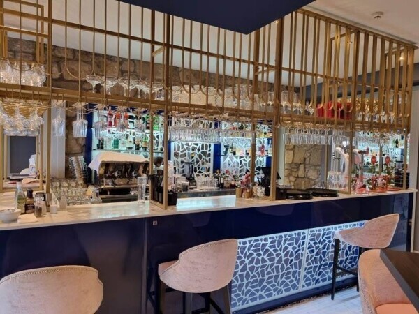 Stunning and recently refurbished (£250k spend) Restaurant & Bar Opportunity in Newton Mearns Photo 4