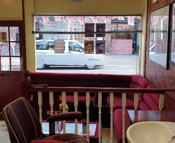 TRADING 35 YEARS! POPULAR BARBERS SHOP in historic market town of Princes Risborough, Bucks. Photo 4