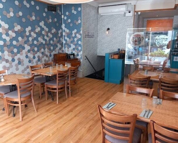 TENBY - RECENTLY REFURBISHED RESTAURANT IN PRIME HIGH STREET LOCATION Photo 4