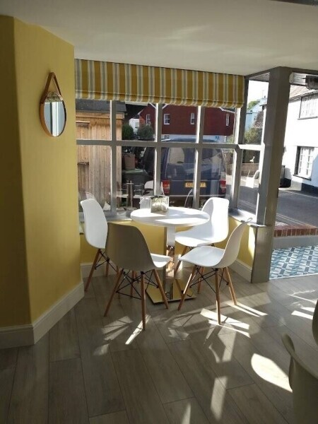 Day Time Licensed Café & Coffee Shop In Lyme Regis, Dorset Photo 4