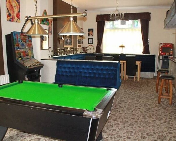 WEST GLAMORGAN - SURBURBAN PUBLIC HOUSE Photo 4