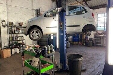 MOT/Servicing Garage & Car Dealership - Sudbury Photo 4