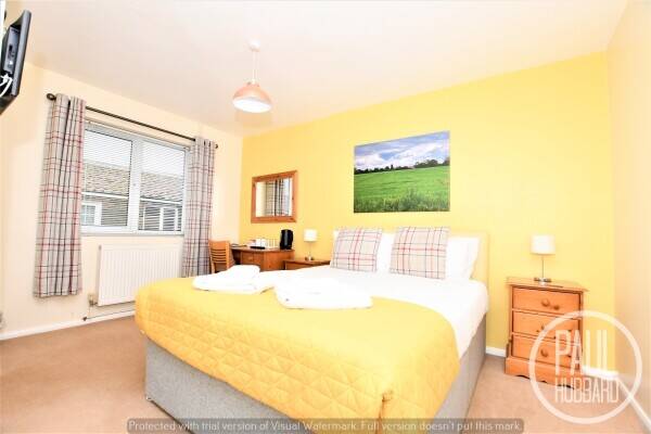Stunning Bed & Breakfast with 6 bedroom accommodation. Dereham, Norfolk. Photo 4