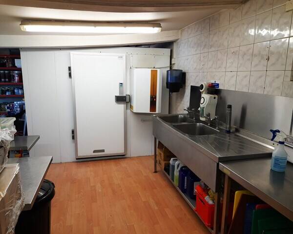 CARMARTHENSHIRE - FISH & CHIP TAKEAWAY & LICENSED RESTAURANT WITH NET PROFIT CIRCA £100,000 PER ANNU Photo 4