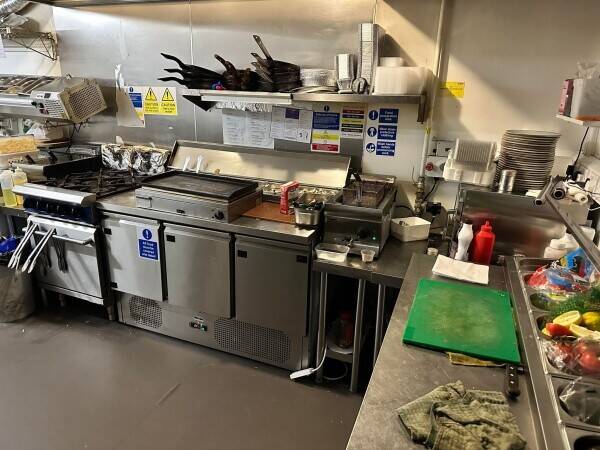 Breakfast pizza and burger restaurant for sale in London. Photo 4