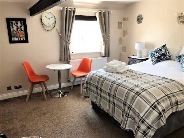 Public house (Full Trading) with Courtyard & Letting rooms for sale Photo 4