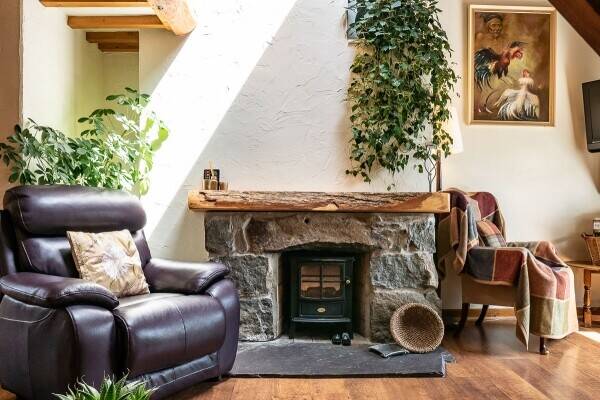 3 BEDROOM FARMHOUSE WITH TWO SELF-CATERED HOLIDAY COTTAGES WITH GYM Photo 4