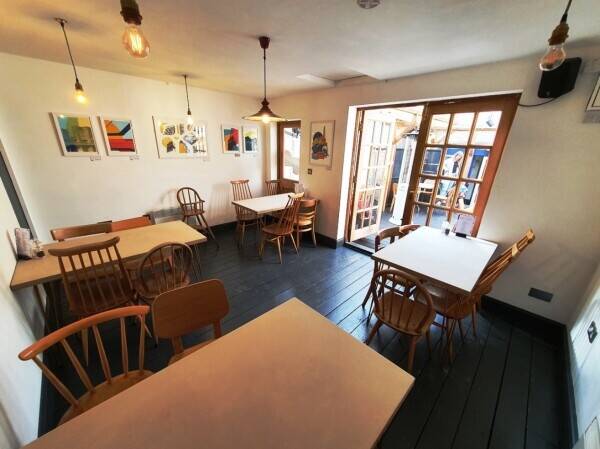 DAYTIME CAFÉ & COFFEE SHOP WITH A3 & ALCOHOL LICENCE Photo 4