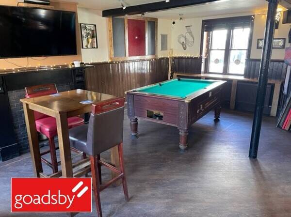 Freehouse & Owners-Flat - 16-Years in Current Ownership Photo 4