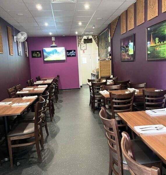 SUPERBLY LOCATED RESTAURANT WITH A3/A5 & ALCOHOL LICENCE (2300) Photo 4