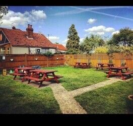 Family pub for sale in Staines Photo 4