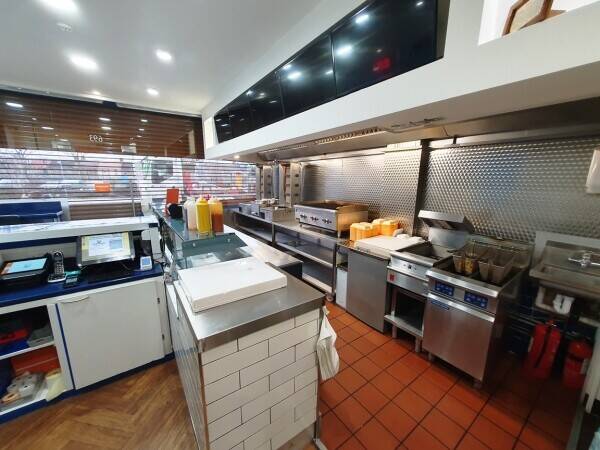 FULLY REFURBISHED KEBAB SHOP & TAKEAWAY WITH A3 & A5 LICENCE (2300) Photo 4