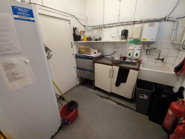 Licenced Trade, Pubs & Clubs For Sale in Newcastle Under Lyme Photo 4