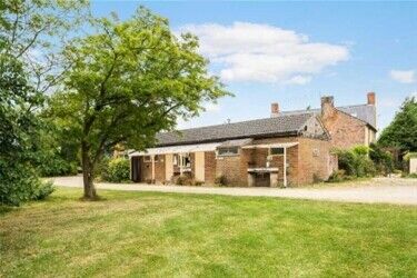 Stunning 6 bedroom home - Caravan and Camping site - Wiltshire Photo 4