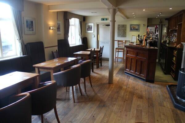 SOUTH STAFFORDSHIRE - OUTSTANDING VILLAGE FREEHOUSE Photo 4