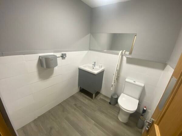 TAKEAWAY FOR SALE! HUGE POTENTIAL TO INCREASE SALES! LOCATED IN WD3 Photo 4