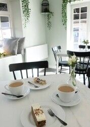 TEMPLECOMBE SOUTH SOMERSET, SMART PATISSERIE/CAFE Photo 4