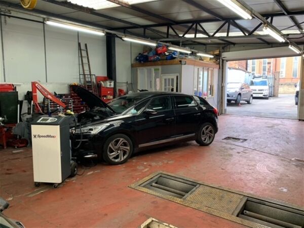 WELL REVIEWED LEASEHOLD MOT GARAGE SERVICES - DERBYSHIRE Photo 4