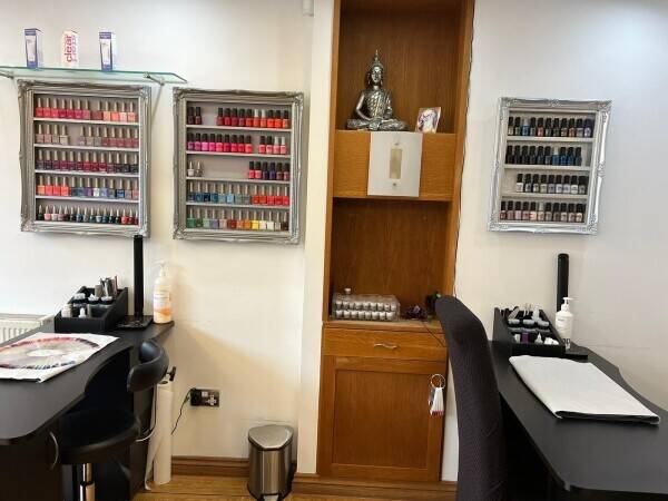 Thriving and Stylish Beauty Salon for Sale in South Ruislip, London Photo 4