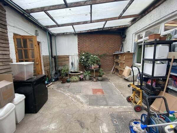 Long-Established & Thriving Cattery With Accommodation In Affluent Suburb of SW London Photo 4